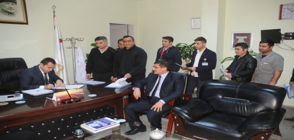 TAŞERON İŞÇİLERİNİN KADROYA GEÇİŞİ İÇİN CİZRE`DE İLK BAŞVURULAR YAPILMAYA BAŞLANDI