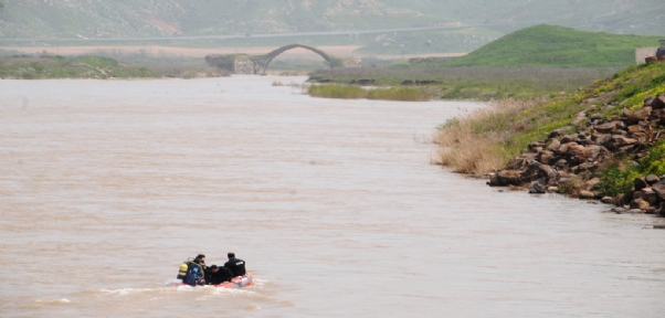 ŞIRNAK ULUDERE`DE AFRİN`DEKİ TERÖR ÖRGÜTLERİNİ ÖVÜCÜ PAYLAŞIMLARDA BULUNAN BİR KİŞİ TUTUKLANDI