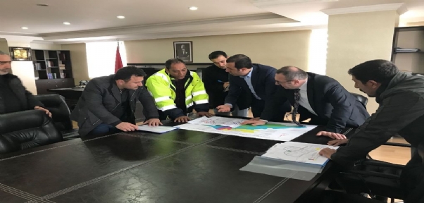ŞIRNAK BELEDİYE BAŞKANI ŞEHRİ İNŞA EDEN FİRMA YETKİLİLERİ İLE BİR ARAYA GELDİ