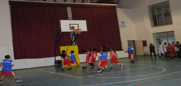 ŞIRNAKLI ÇOCUKLAR SPORLA GÜLÜYOR