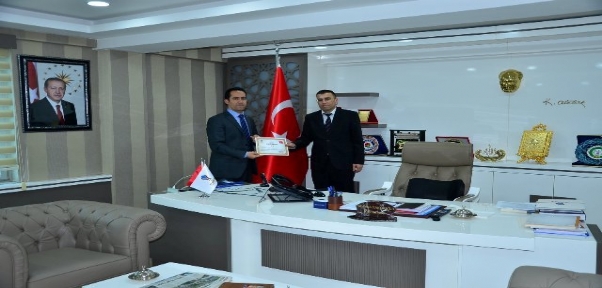 ULUDERE KAYMAKAMINDAN ÖĞRETMEN EVİ MÜDÜRÜNE BAŞARI BELGESİ