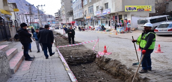 ULUDERE`DE ELEKTRİK KABLOLARI YERALTINA ALINIYOR