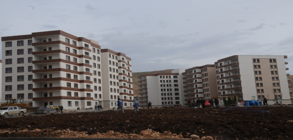 TOKİ TERÖR MAĞDURU VATANDAŞLARA YILSONUNDA EVLERİNİ TESLİM EDİYOR