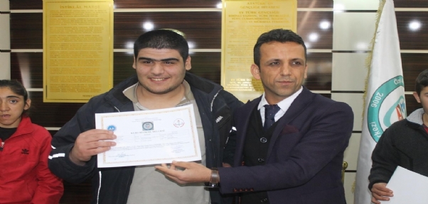 ENGELLİ KURSİYERLERE SABUN ÜRETİMİ SERTİFİKASI VERİLDİ