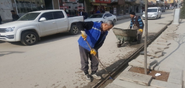 SİLOPİ`DE TIKANAN TAHLİYE KANALLARI TEMİZLENDİ