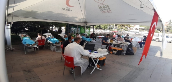 BAŞARILI ÖĞRENCİLER KAYMAKAM ARICAN`I MAKAMINDA ZİYARET ETTİ