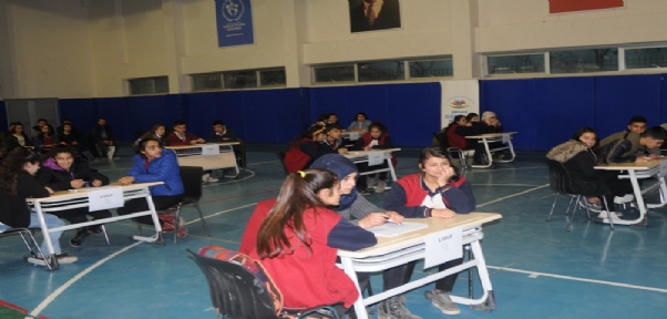 ŞIRNAK`TA GENÇLER ARASI BİLGİ YARIŞMASI YAPILDI