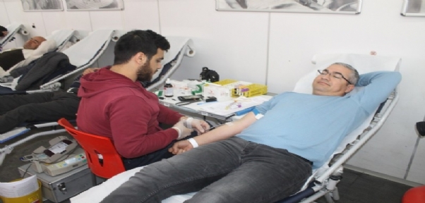 SİLOPİ`DE VATANDAŞLARDAN KAN BAĞIŞINA YOĞUN İLGİ