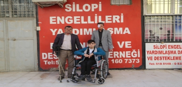 ENGELLİ DENEĞİNDEN TEKERLEKLİ SANDALYE YARDIMI