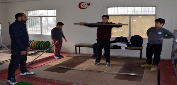 ŞIRNAKLI AVRUPA ŞAMPİYONU ŞIRNAK`TA YENİ ŞAMPİYONLAR YETİŞTİRİYOR