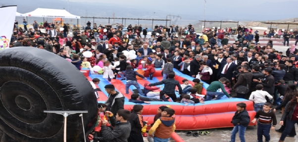 ŞIRNAK BELEDİYESİ ÇOCUKLAR İÇİN ŞENLİK PROGRAMI DÜZENLEDİ