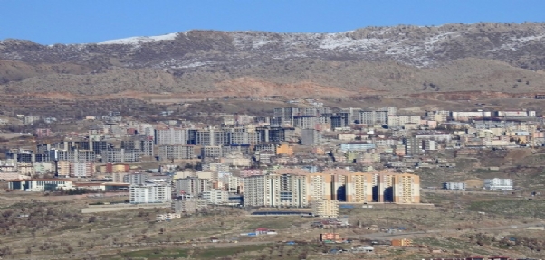 ŞIRNAK`TA KONUTLAR YÜKSELİYOR, VATANDAŞLAR HEYECANLA BEKLİYOR