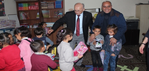 GAZİANTEP`TEN İDİL`DEKİ ÖĞRENCİLERE DESTEK