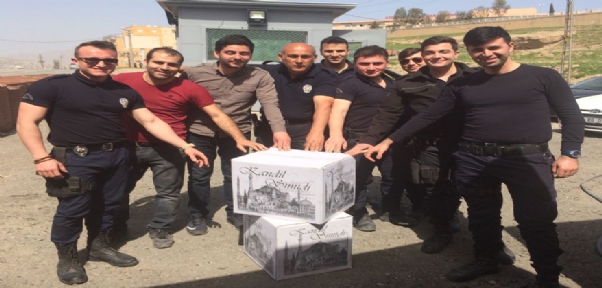 CİZRE EMNİYETİ`NDEN VATANDAŞA KANDİL SİMİDİ