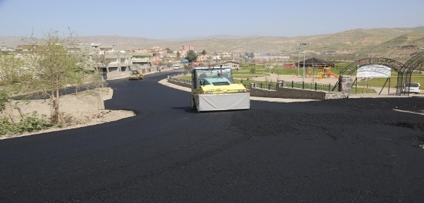 CİZRE`DE ASFALTLAMA ÇALIŞMALARI SÜRÜYOR