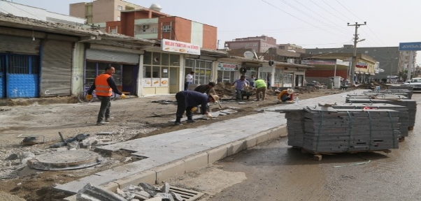 SİLOPİ`DE İPEKYOLU`NDA KALDIRIM ÇALIŞMALARI BAŞLADI