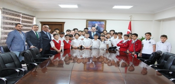 KAYMAKAM IŞIKTAŞ`TAN ÖĞRENCİLERE ÖDÜL