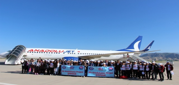 SİLOPİLİ ÖĞRENCİLER İSTANBUL`A UĞURLANDI
