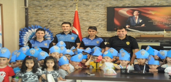 CİZRE`DE MİNİK ÖĞRENCİLERDEN EMNİYETE POLİS HAFTASI ZİYARETİ
