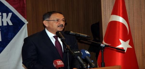 BAKAN ÖZHASEKİ:"ASRIN BAŞINDA CETVELLE ÇİZDİLER, ŞİMDİ MAHALLE MAHALLE BÖLÜYORLAR"