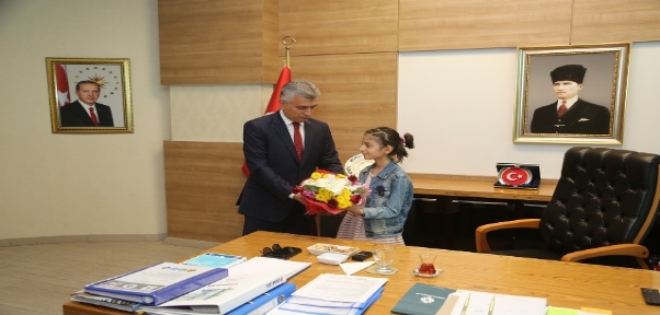 KÜÇÜK EZGİ KAYMAKAMLIK KOLTUĞUNA GEÇTİ