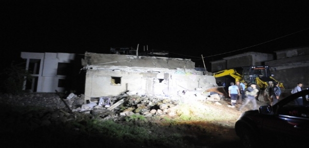 CİZRE`DE EVDE TÜP PATLADI 1 ÖLÜ 9 YARALI