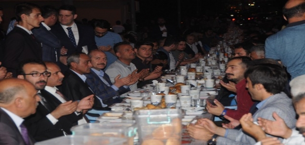 İÇİŞLERİ BAKANI SÜLEYMAN SOYLU İFTARI CİZRE`DE AÇTI
