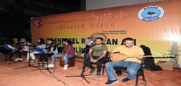 ŞIRNAKLILAR İFTAR SONRASI HALAY ÇEKEREK EĞLENİYOR