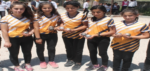 SİLOPİ`DE KIZ ÖĞRENCİLERİN BOCCE ŞAMPİYONASI HEYECANI