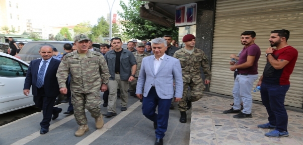 GENELKURMAY BAŞKANI HULUSİ AKAR BAYRAM NAMAZINI CİZRE`DE KILDI