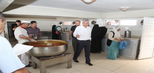 CİZRE AŞEVİNDEN YOKSULLARA SICAK YEMEK YARDIMI