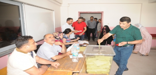 GÜÇLÜKONAK`TA 6.363 KİŞİ OY KULLANMAK İÇİN SANDIK BAŞINA GİTTİ