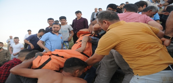 KÜÇÜK ÇOCUKLAR SERİNLEMEK İSTERKEN HAYATLARINI KAYBETTİLER