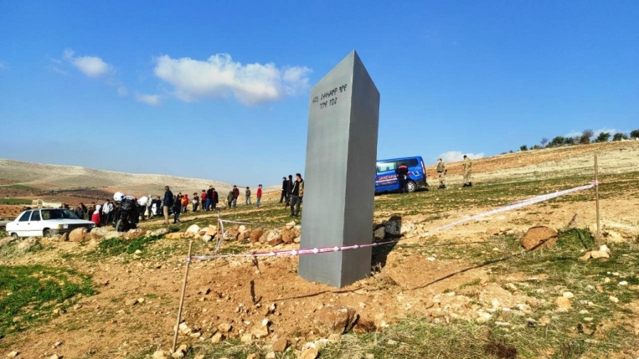 Meraklıları akın akın gizemli bloku ziyaret ediyor
