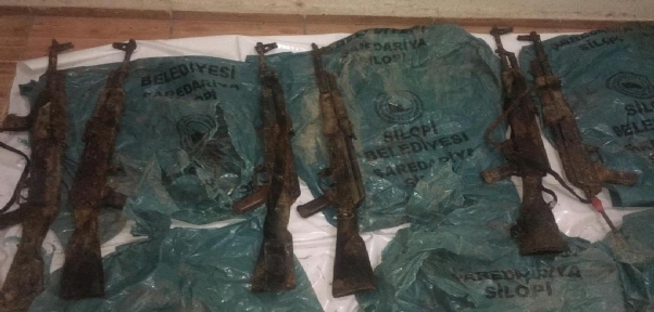 Silopi`de Toprağa Gömülü 16 Ak-47 Kaleşnikof Piyade Tüfeği Ele Geçirildi