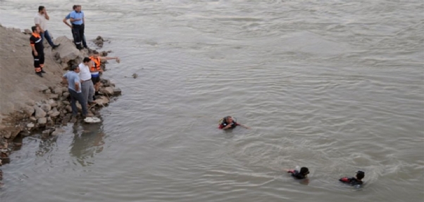12 Yaşındaki Çocuk Dicle Nehri`nde Boğuldu