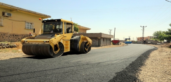 Cizre`de Köy Yollarında Sıcak Asfalt Çalışması