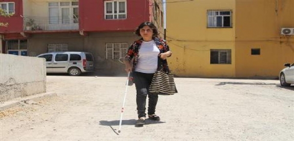 Silopi`de 15 Temmuz`da Sokağa Çıkamayan Engelli Kız Duygularını Kitaba Döktü