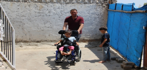 Silopi`de 8 Yaşındaki Kızın Tekerlekli Sandalye Sevinci