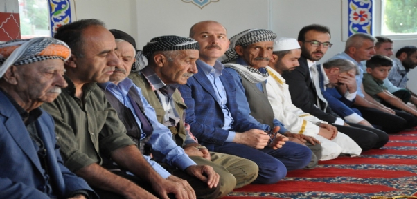 İçişleri Bakanı Süleyman Soylu, Bayram Namazını Beytüşşebap`ta Kıldı