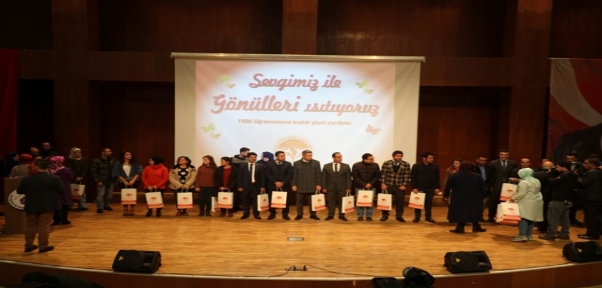 TOGEM-DER`den bin 500 öğrenciye kışlık giysi yardımı