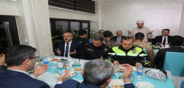 Diyanet İşleri Başkanı Erbaş Mardin`de birlik beraberlik için dua etti