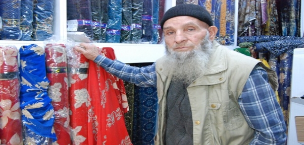80 Yaşında, 50 Yıldır Kumaş Satıyor