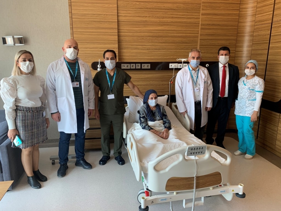 AMELİYATSIZ KALP KAPAĞI DEĞİŞTİ SAĞLIĞINA KAVUŞTU