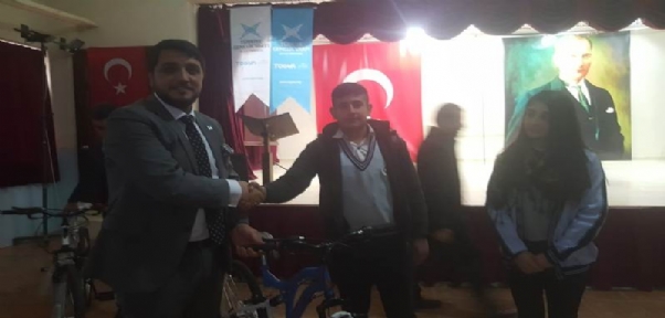 TÜGVA Başarılı Öğrencileri Ödüllendirdi