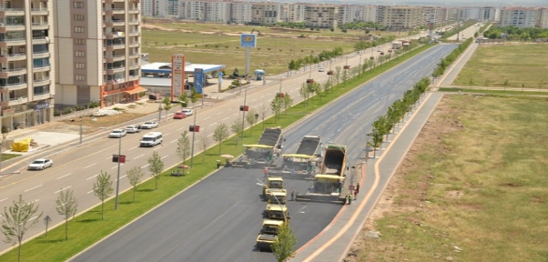 Diyarbakır`da 1 Milyon 250 Bin Ton Sıcak Asfalt İle Rekor Kırıldı