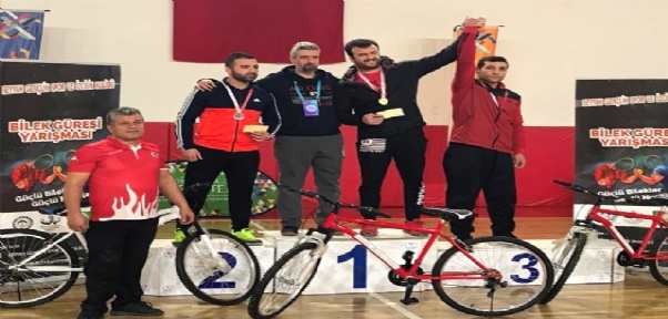250 Bilek Güreşçisi Kıyasıya Yarıştı