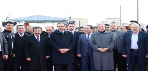 Bakan Kasapoğlu Diyarbakır`da sporcularla buluştu
