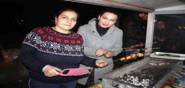 Gündüz Ev Kadını, Gece İş Kadını