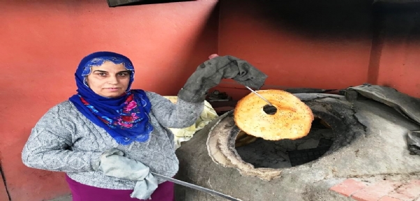 Emekçi Kadınlar Ekmek Üreterek Geçimlerini Sağlıyorlar